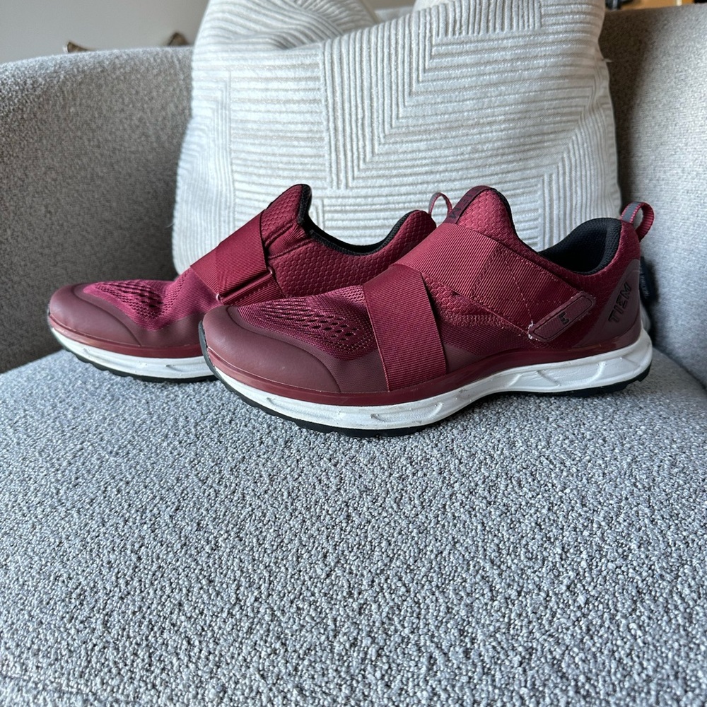 NEW!!! TIEM
SlipStream Core Serious Cycling in Burgundy